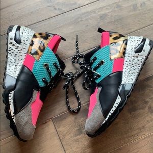 Steve Madden sneakers- seen in Taylor Swift.